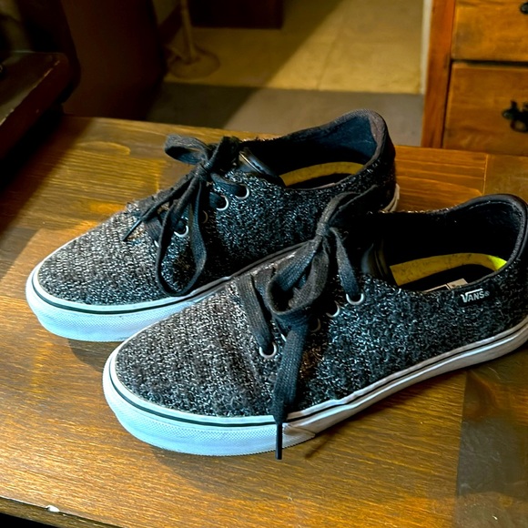 💕👟Woman’s Vans👟💕 - Picture 1 of 7